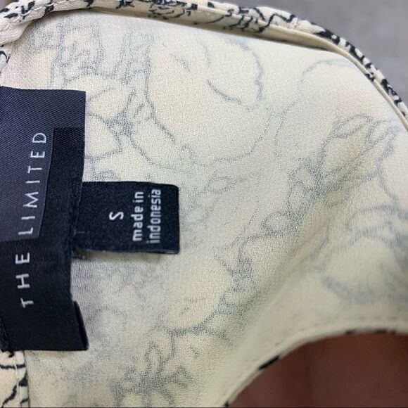 SALE💕 The limited small flowy blouse cream (Pc) - Picture 7 of 7